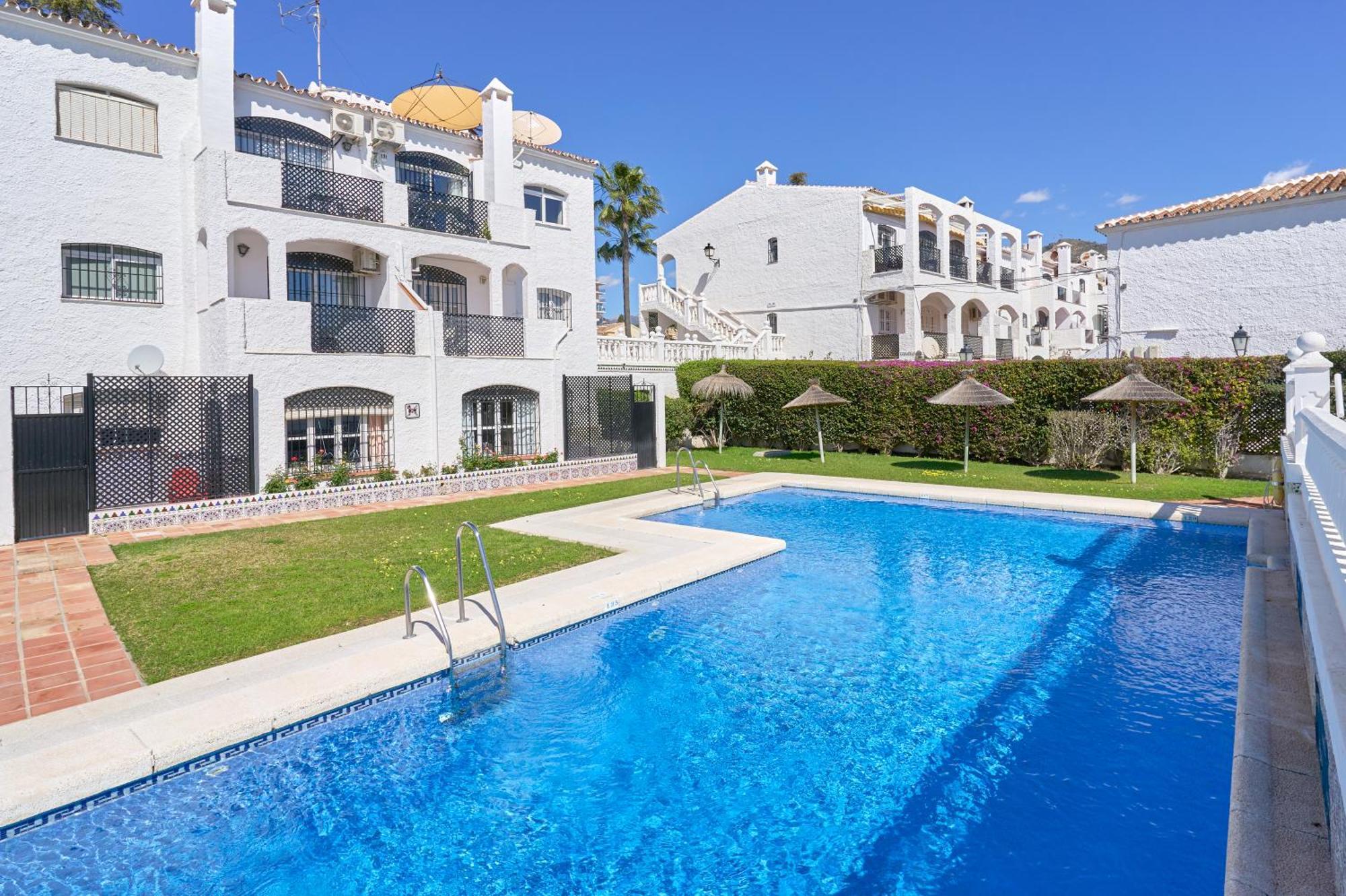 Вилла Casa Lena Town House With Pool Нерха Экстерьер фото
