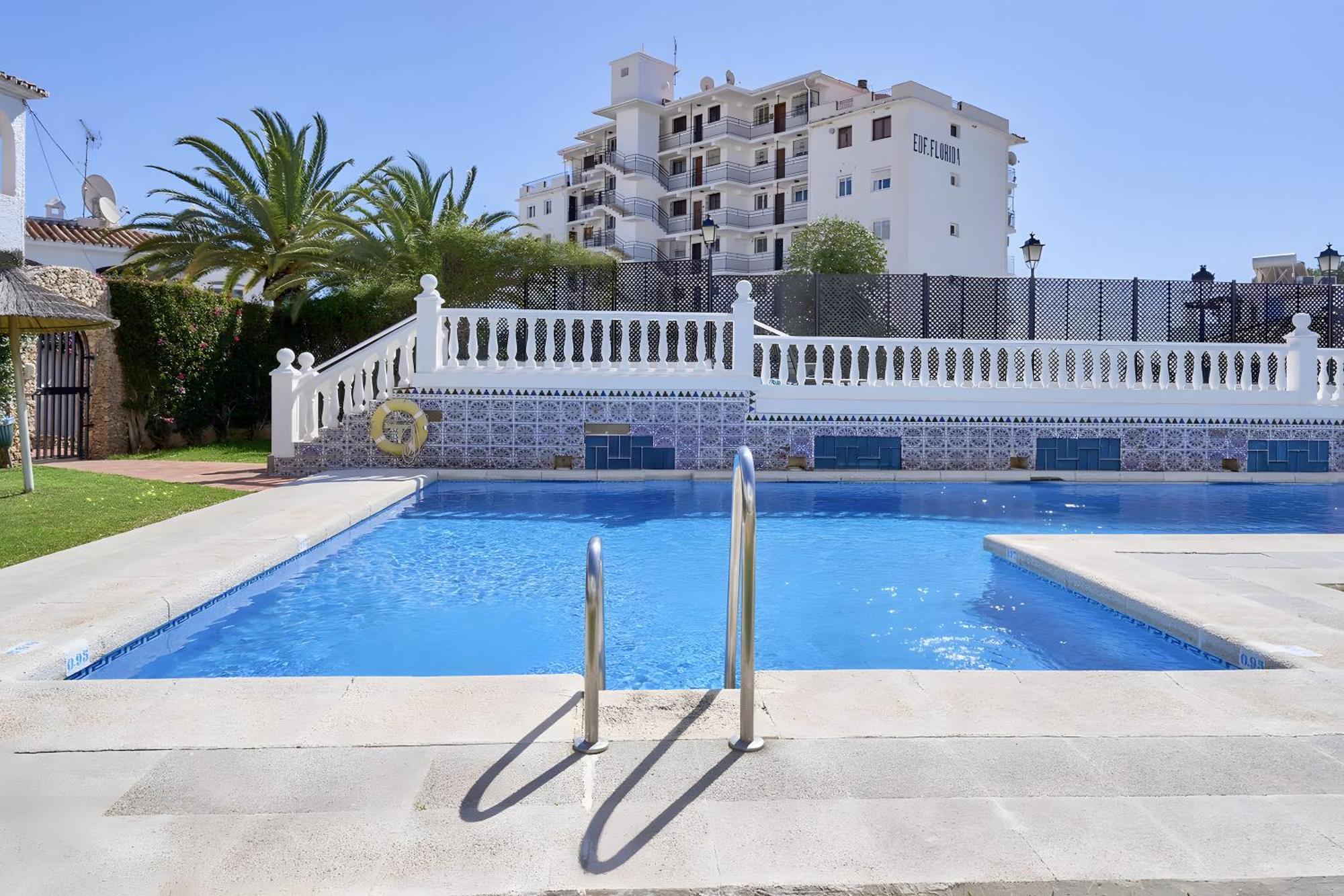 Вилла Casa Lena Town House With Pool Нерха Экстерьер фото