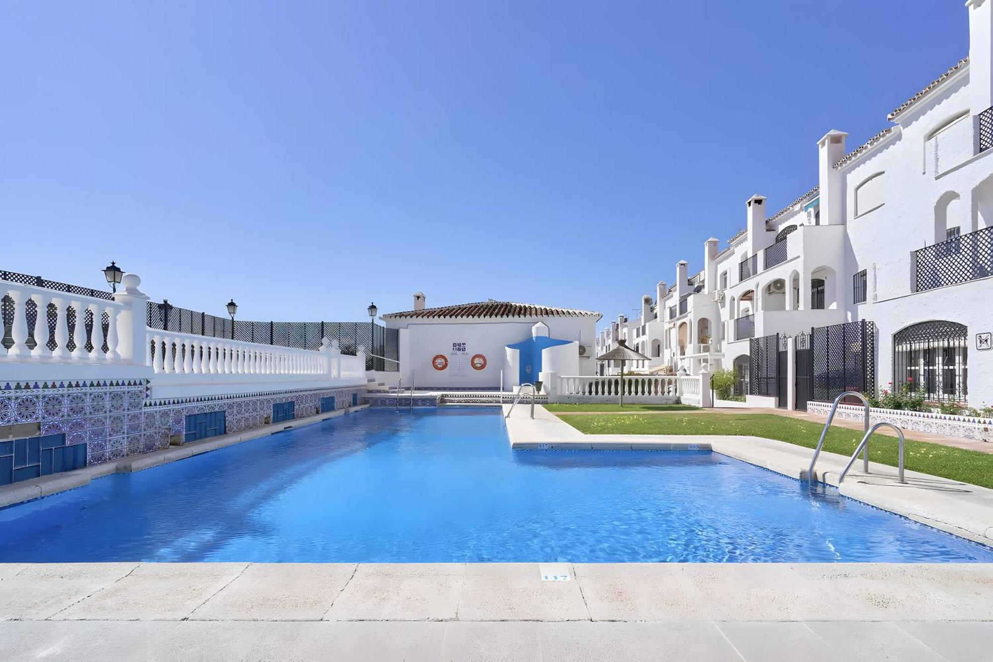 Вилла Casa Lena Town House With Pool Нерха Экстерьер фото