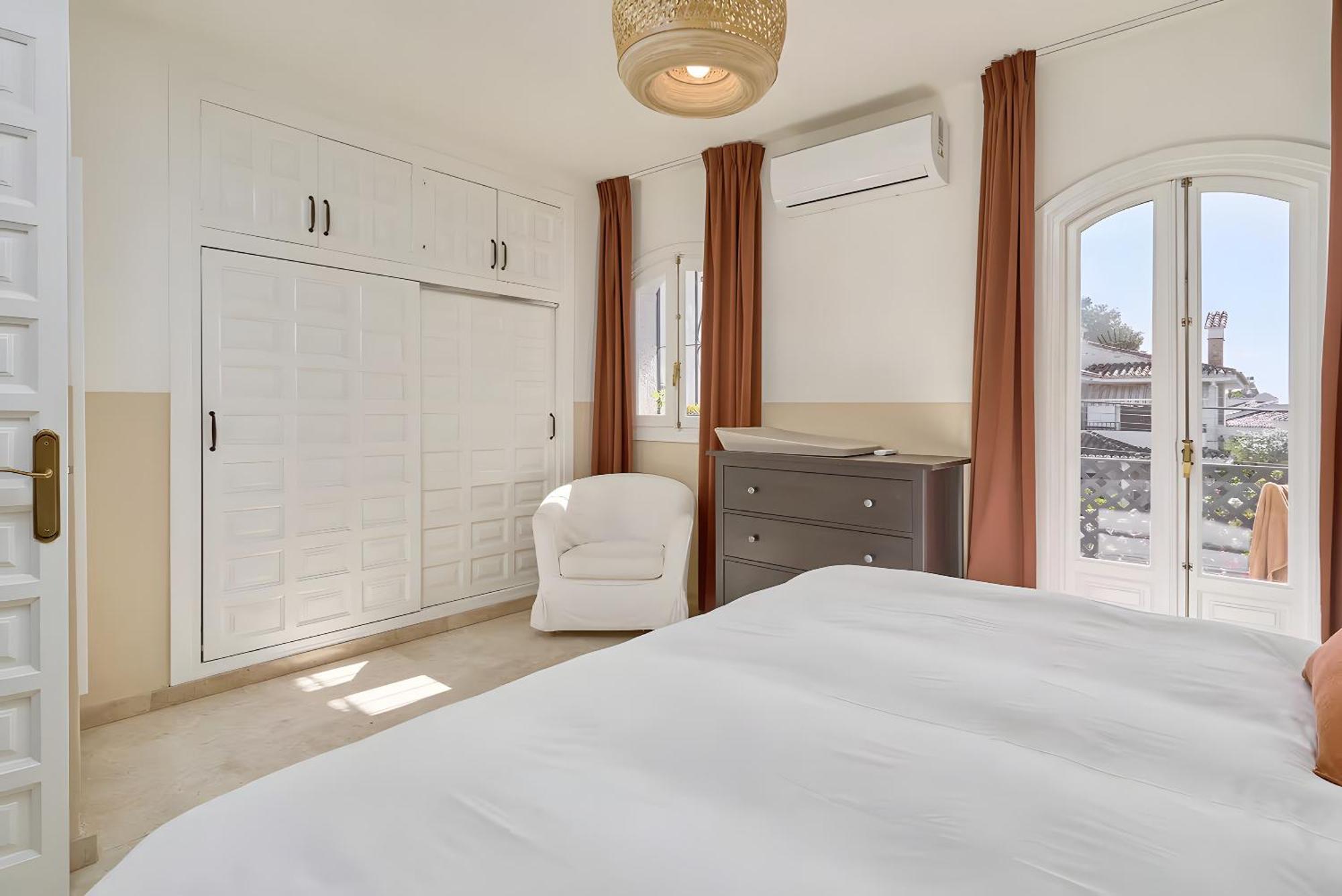 Вилла Casa Lena Town House With Pool Нерха Экстерьер фото