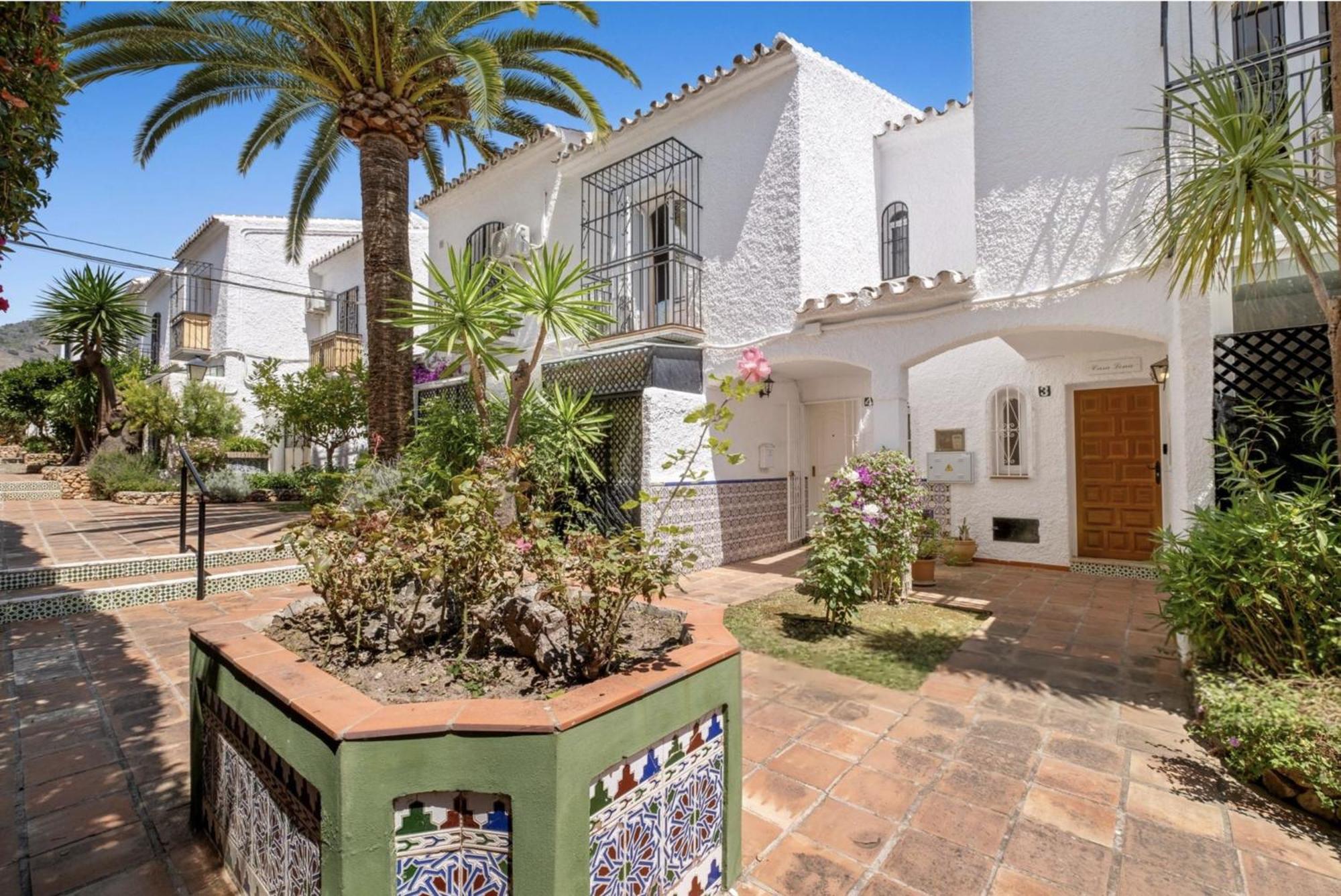 Вилла Casa Lena Town House With Pool Нерха Экстерьер фото