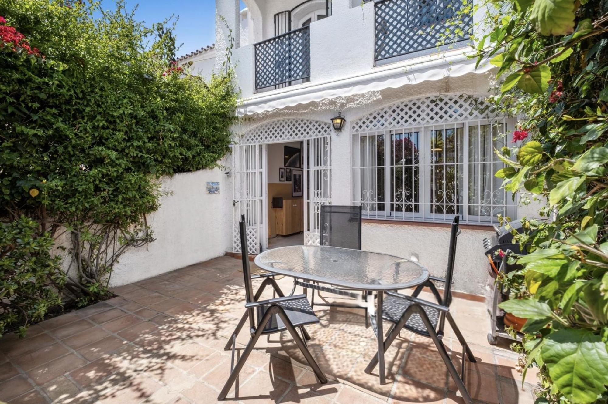Вилла Casa Lena Town House With Pool Нерха Экстерьер фото