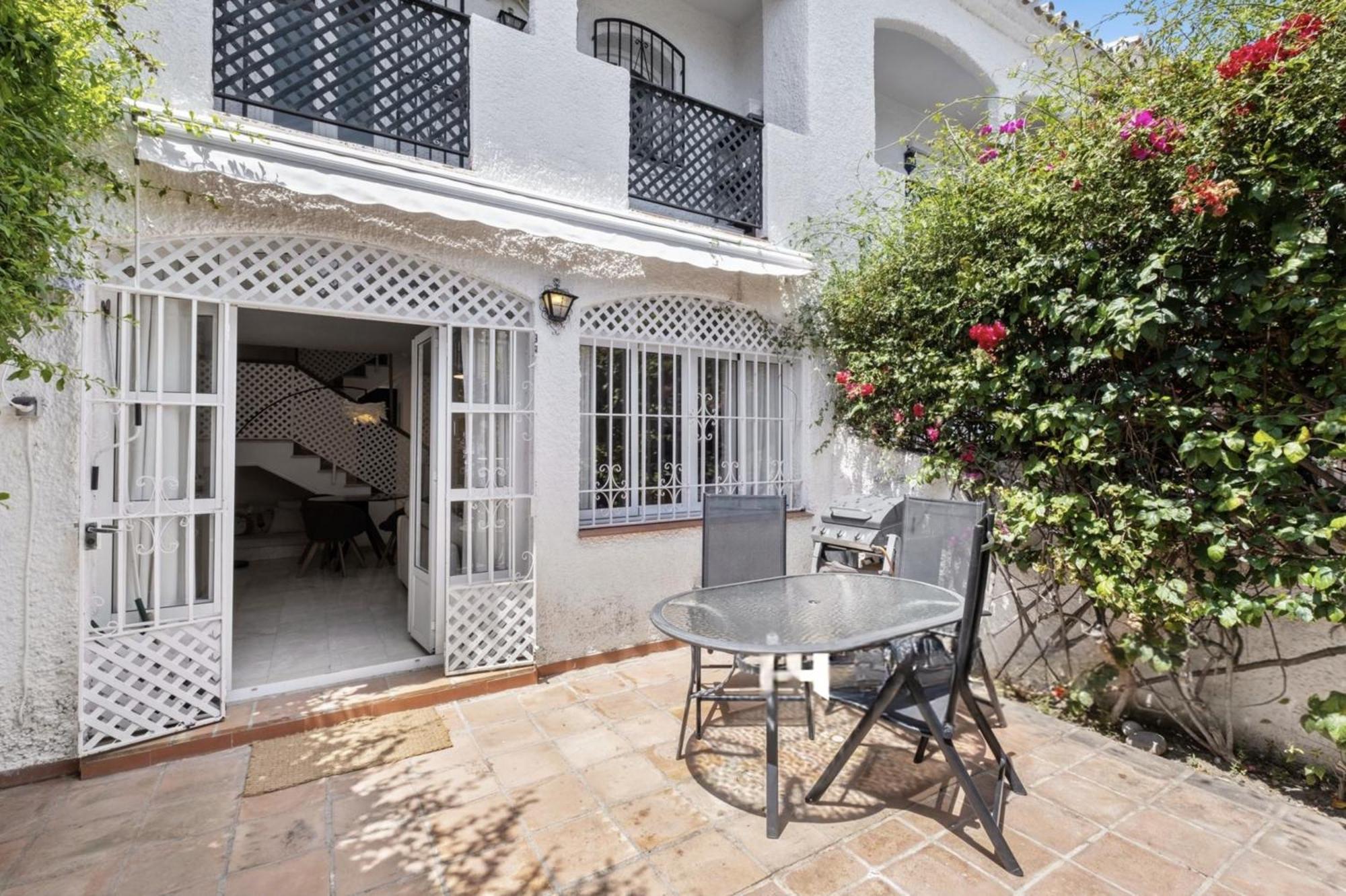 Вилла Casa Lena Town House With Pool Нерха Экстерьер фото