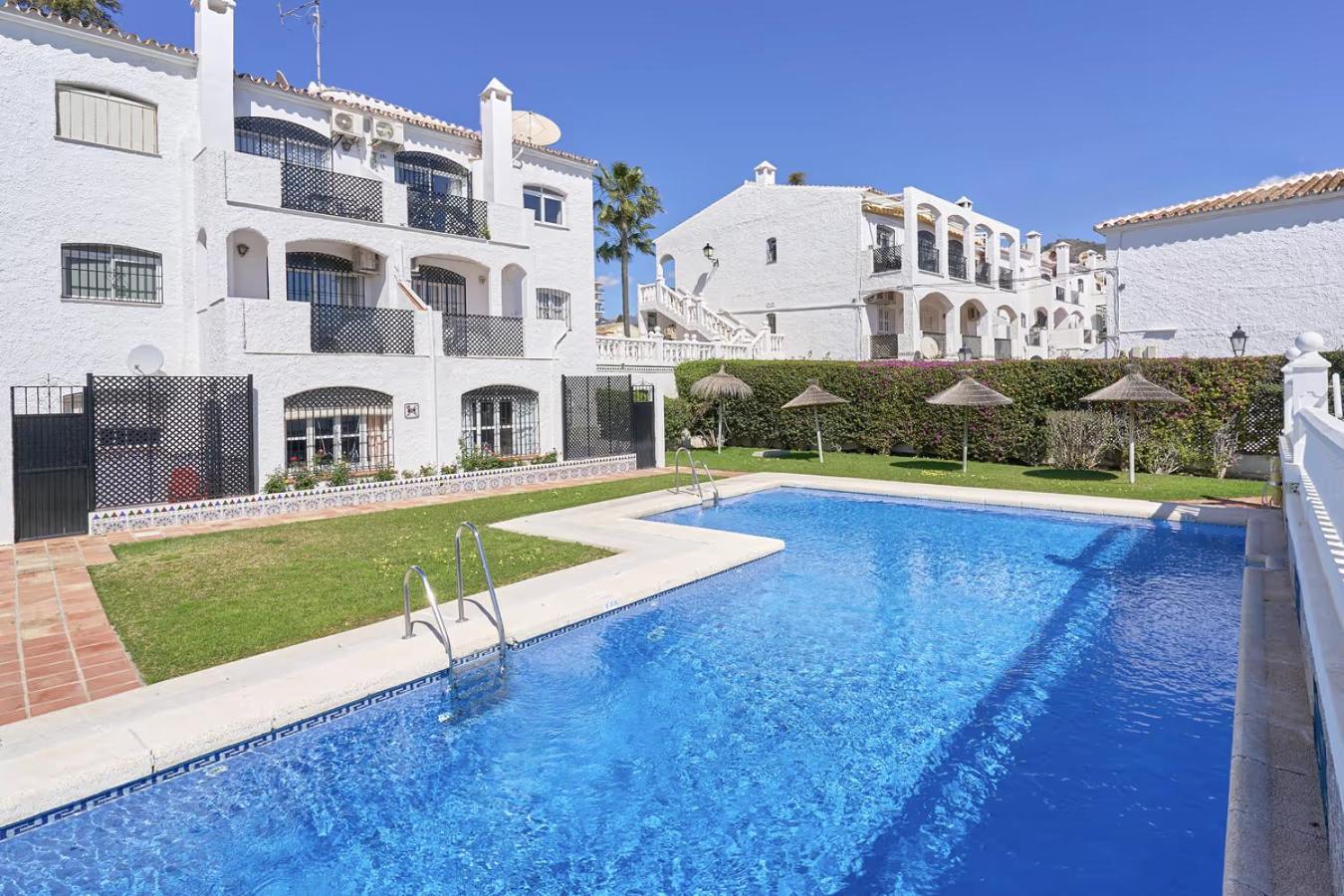 Вилла Casa Lena Town House With Pool Нерха Экстерьер фото